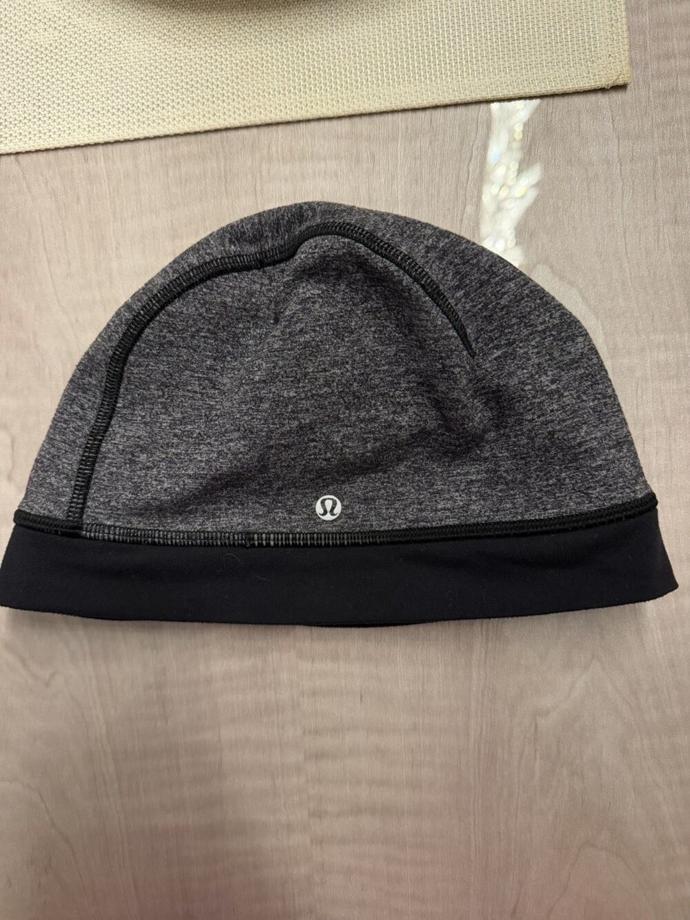 Lululemon Run Cold Beanie Reversal Cap Hat Black Gray OS